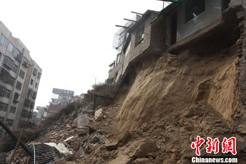 17��18�r(sh��)50���S���m���г��P(gu��n)�^����ƺ�ֵ���Ҝ�3̖�l(f��)��߅�±��������������s50���������T־܊ �z