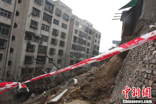 �����c(di��n)��߅�^���ѱ��������侀(xi��n)���i����·���^������ɽ���Ҳ�����]����̮���L����(l��i)����ʯ���������w��С�����T־܊ �z